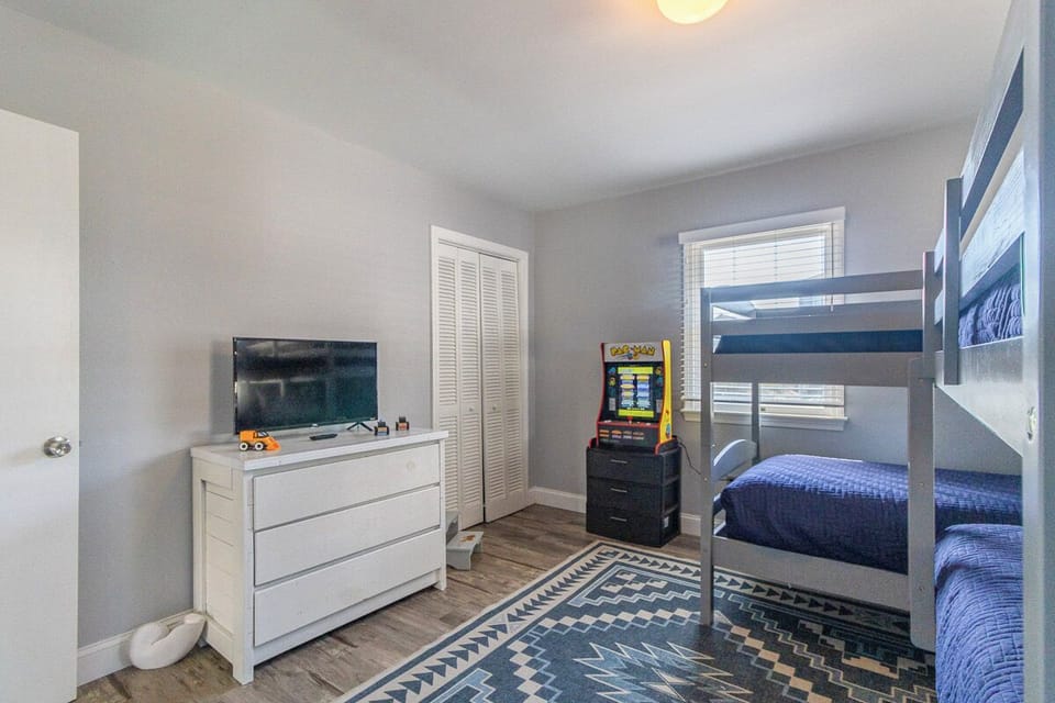 Mid Level Bunk Bedroom