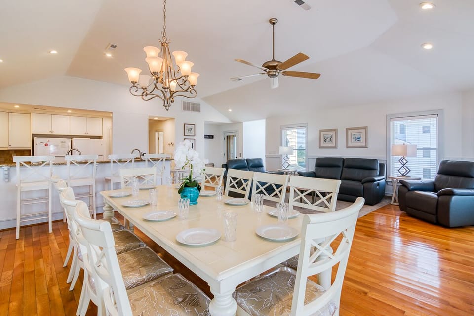 Top Level Dining Area
