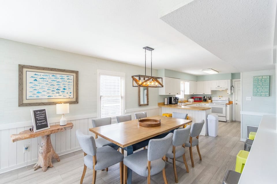 Mid Level Dining Area