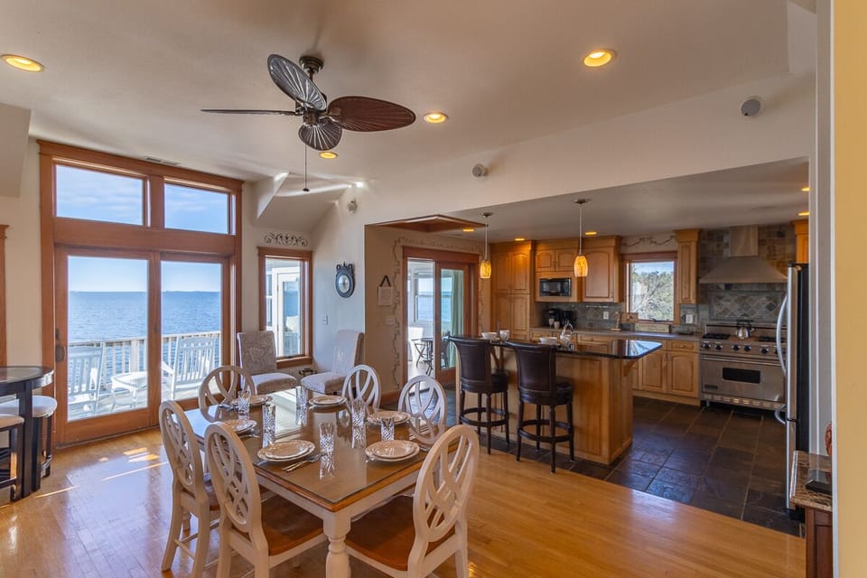 Top Level Dining Area