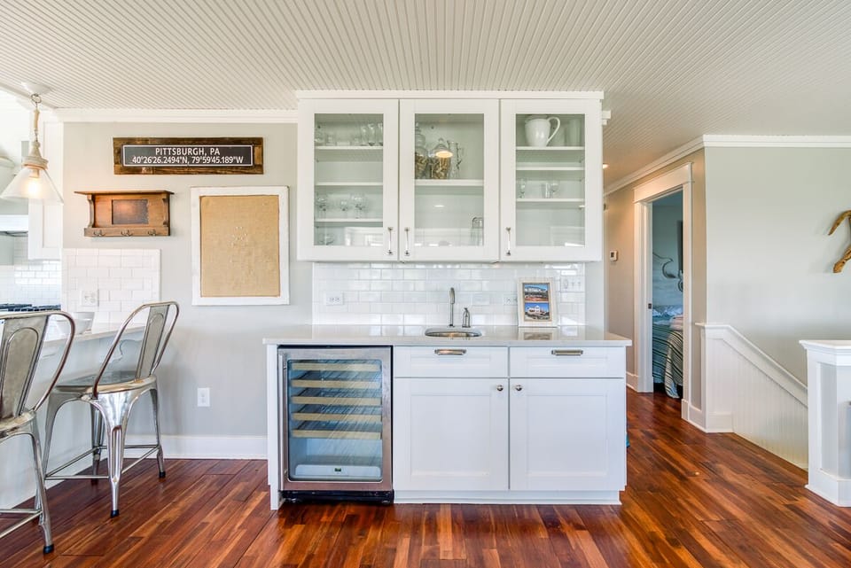 Top Level Wet Bar