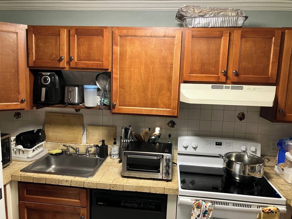 Fully supplied kitchen