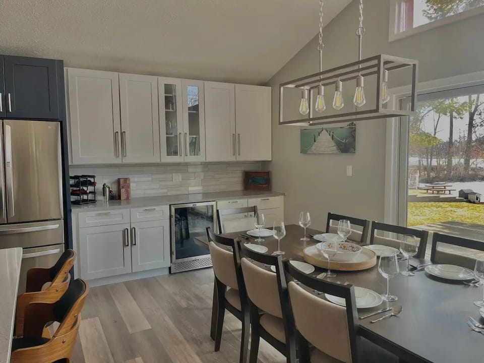 Seating for 8 at the dining table. Additional seating via benches in closets