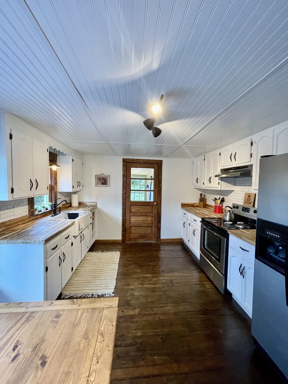 Enjoy our farmhouse kitchen with all its original beauty.