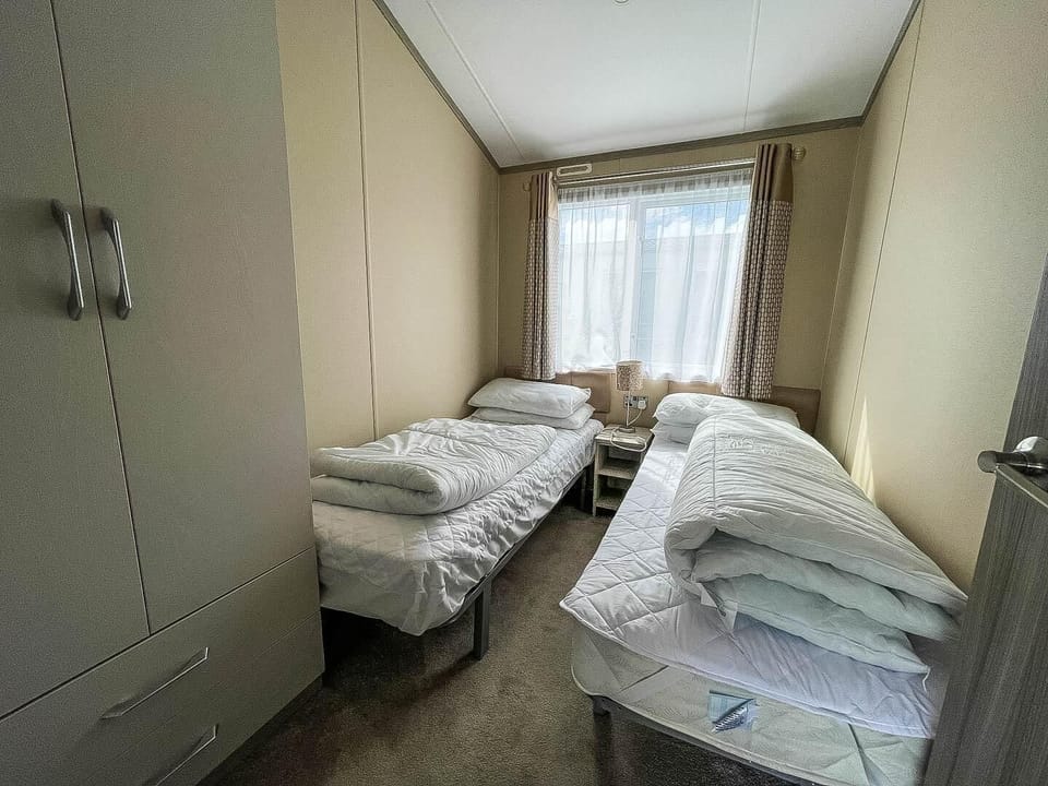 Whether you're planning weekend getaways or last minute caravan holidays, Kessingland Beach Holiday Park Suffolk offers everything a family on holiday could need, from cosy bedrooms to the stunning Lowestoft beach.