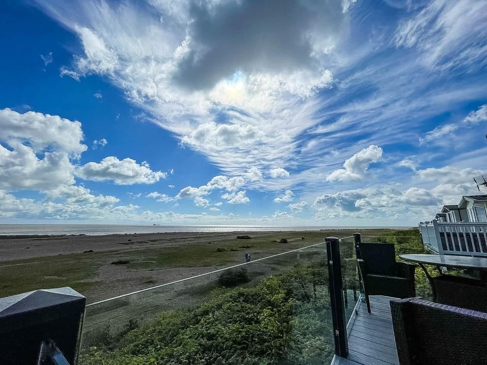 Make the most of your UK staycation at Kessingland Beach Parkdean, offering the perfect blend of fun and relaxation for caravan holidays with breathtaking views of the Suffolk coast.