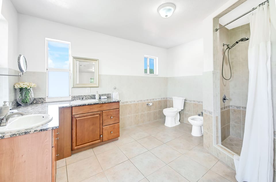 BDRM #1 Suite Bath with marble countertops & bidet 