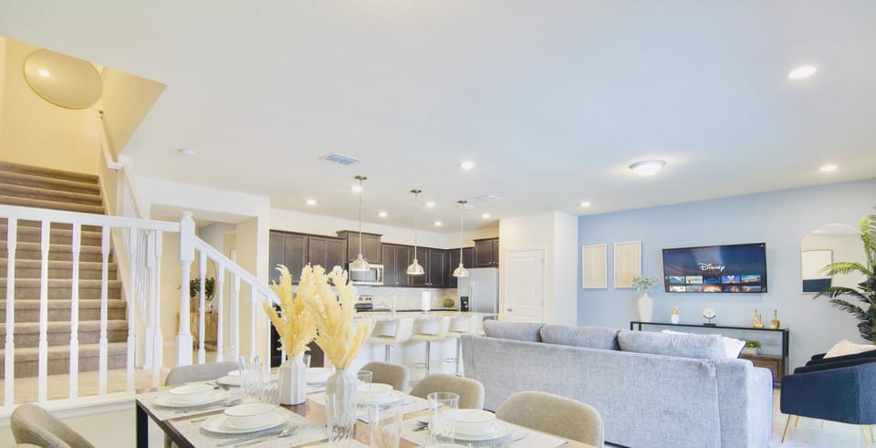 4342LANAAVE-DININGROOMLIVINGROOM