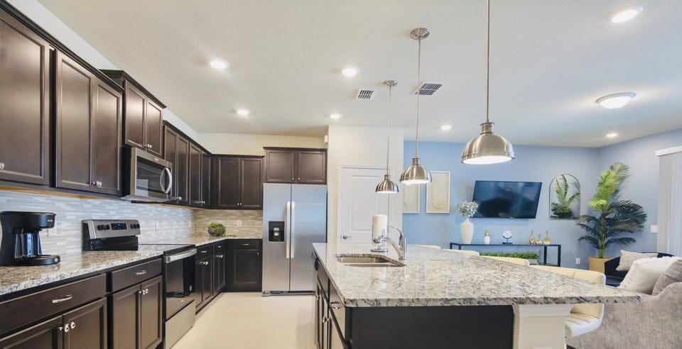 4342LANAAVE-KITCHEN_1