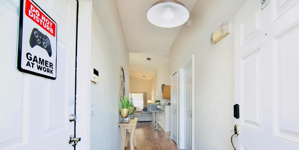 17413SILVERCREEK-HALL