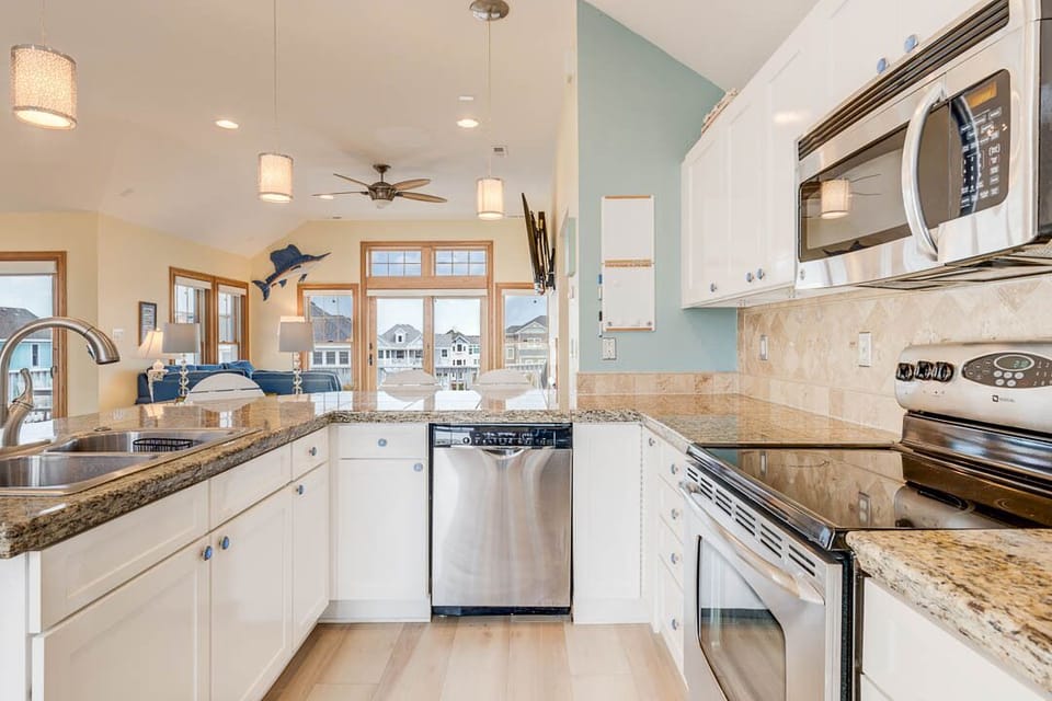 Top-Level Kitchen with Bar (seats 5)
