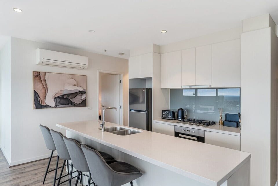Kitchen area with breakfast bar. Fully equipped with all the amenities you would need for a comfortable stay. 