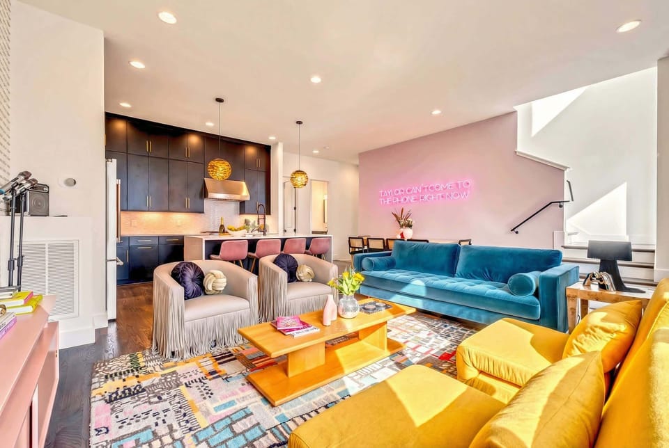 Experience luxury in Downtown Nashville! This spacious vacation rental features chic decor, plush sofas, and a gourmet kitchen—ideal for bachelorette parties and group celebrations. Enjoy the nightlife or unwind in this stylish oasis!