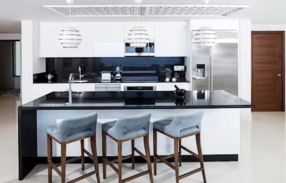 Gourmet Kitchen and Breakfast Bar