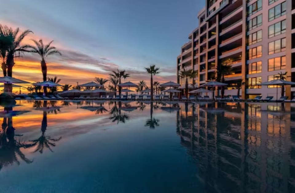 Pool with Swim-up Bar