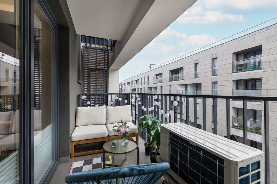 A long balcony arranged as a lounge area lets you enjoy the morning sun to the fullest.