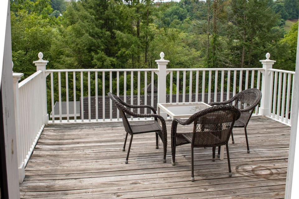 Main20House-10320The20Autumn-Veranda---001
