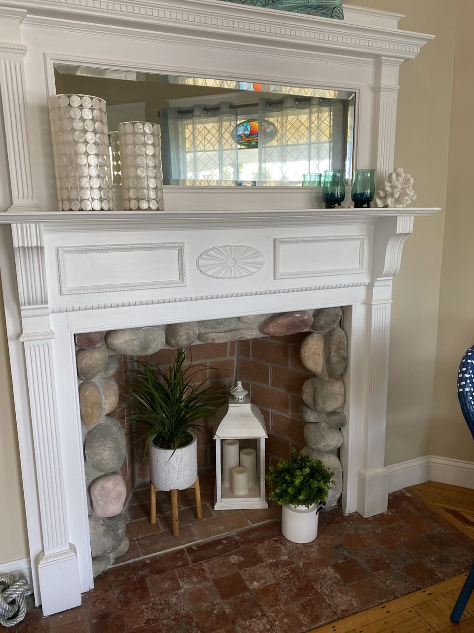 Faux fireplace (deocrative only) adds to the charm