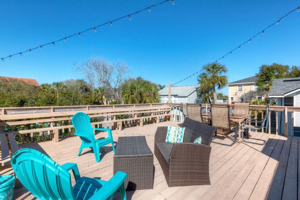It`s always 5 o`clock on the sun drenched upper deck!