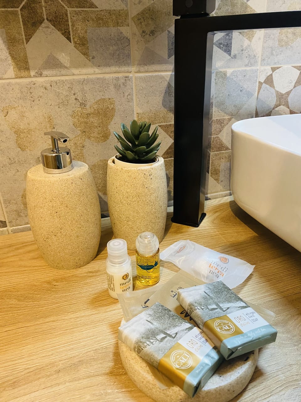 Bathroom amenities