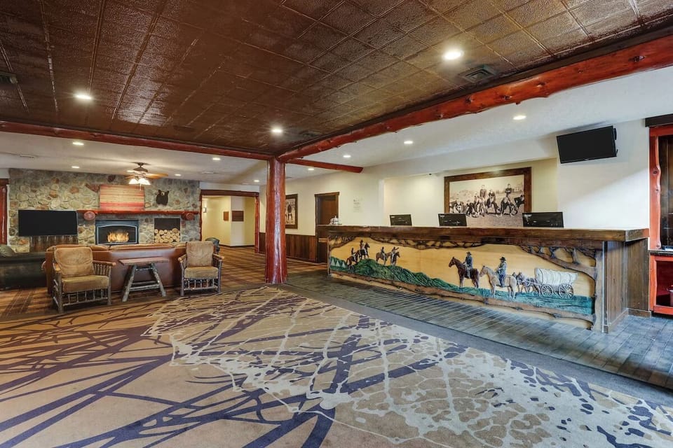 Check in smoothly at the welcoming front desk and lounge.