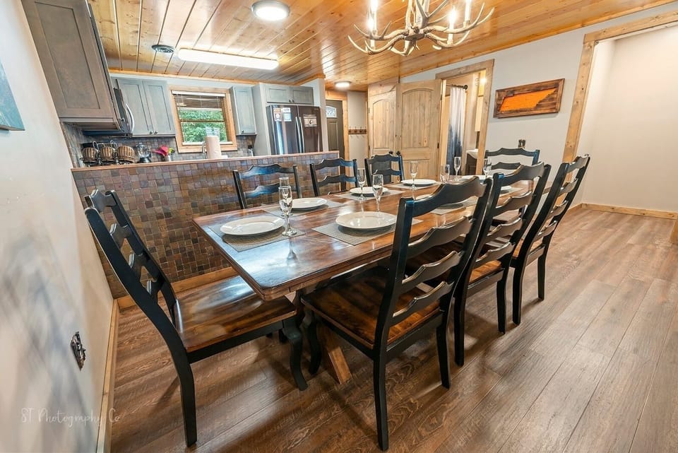 Architecture, Building, Dining Room, Dining Table, Furniture