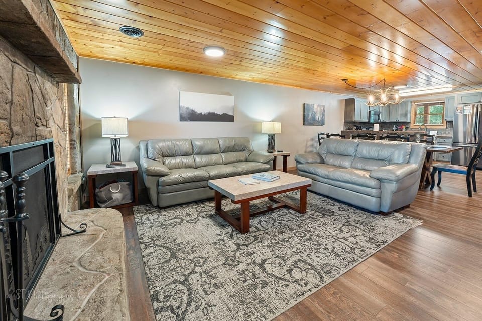 Indoors, Home Decor, Furniture, Table, Living Room