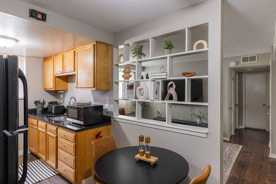 Effortlessly transition from the kitchen to the dining area