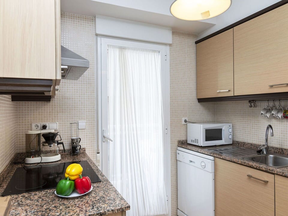 Cabinetry, Property, Countertop, Building, Wood, Kitchen Stove, Kitchen, Interior Design, Kitchen Appliance, Home Appliance