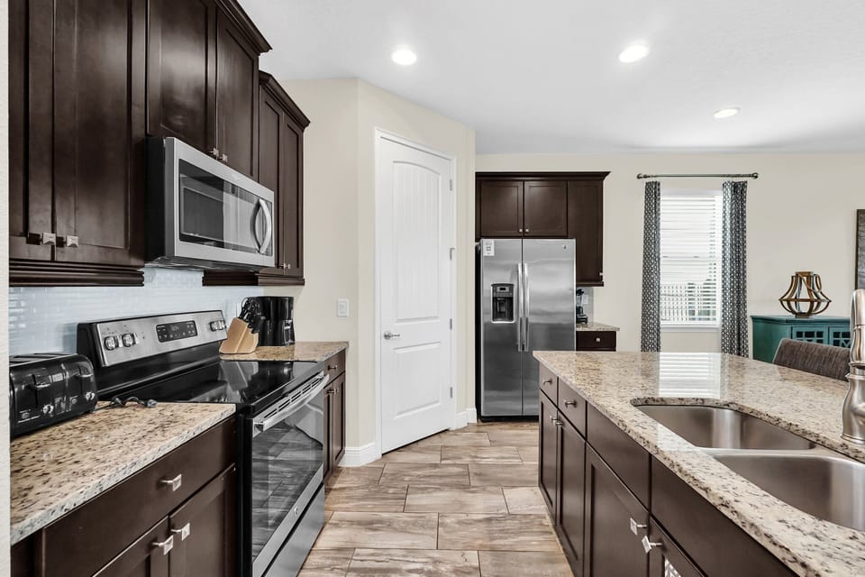 6-web-or-mls-7497-marker-ave