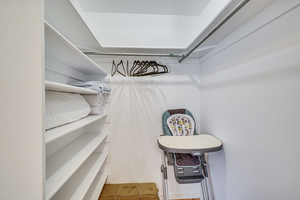 Walk-In Closet | Washer & Dryer