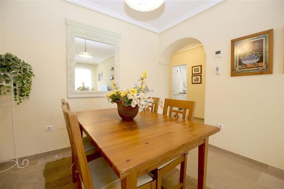More pictures of the dining area for four guests