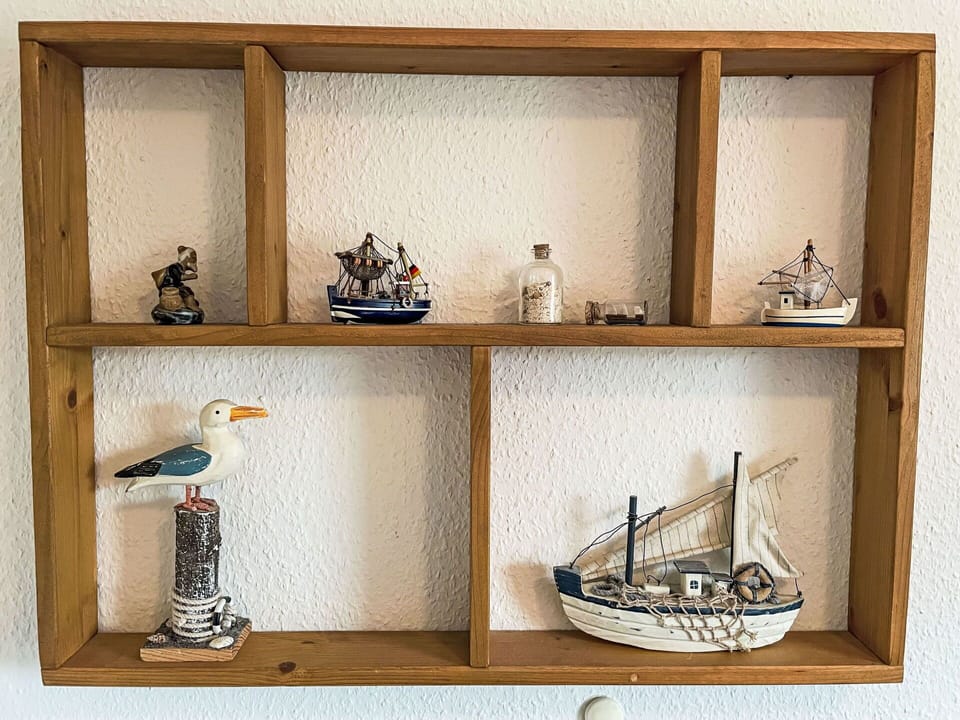 Shelf, Shelving, Rectangle, Interior Design, Cabinetry, Wood, Wall, Serveware