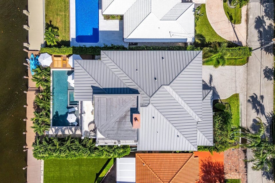 Riviera Reserve’s prime location, surrounded by lush greenery and scenic waterways.