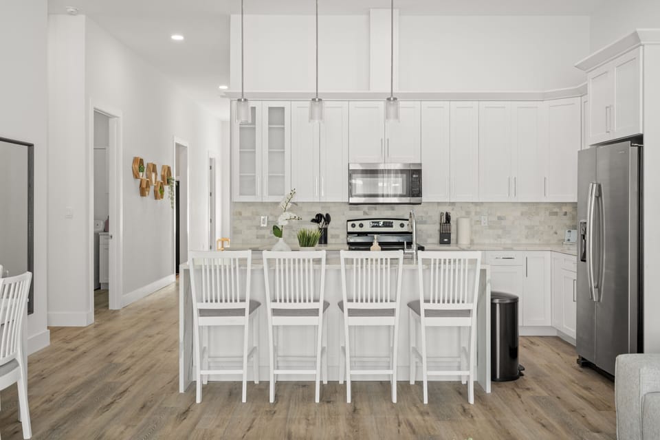 Kitchen. Fully stocked and 4 chairs.