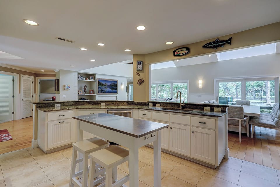 77 Mooring Buoy - Kitchen (1st Floor)
