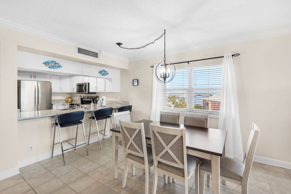Dining plus eat-in bar seating