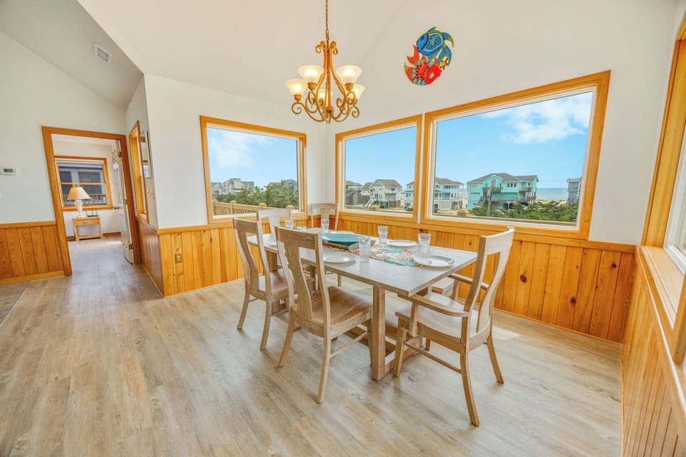 Surf or Sound Realty - 1194 - Carolina Girl - Dining Area -3