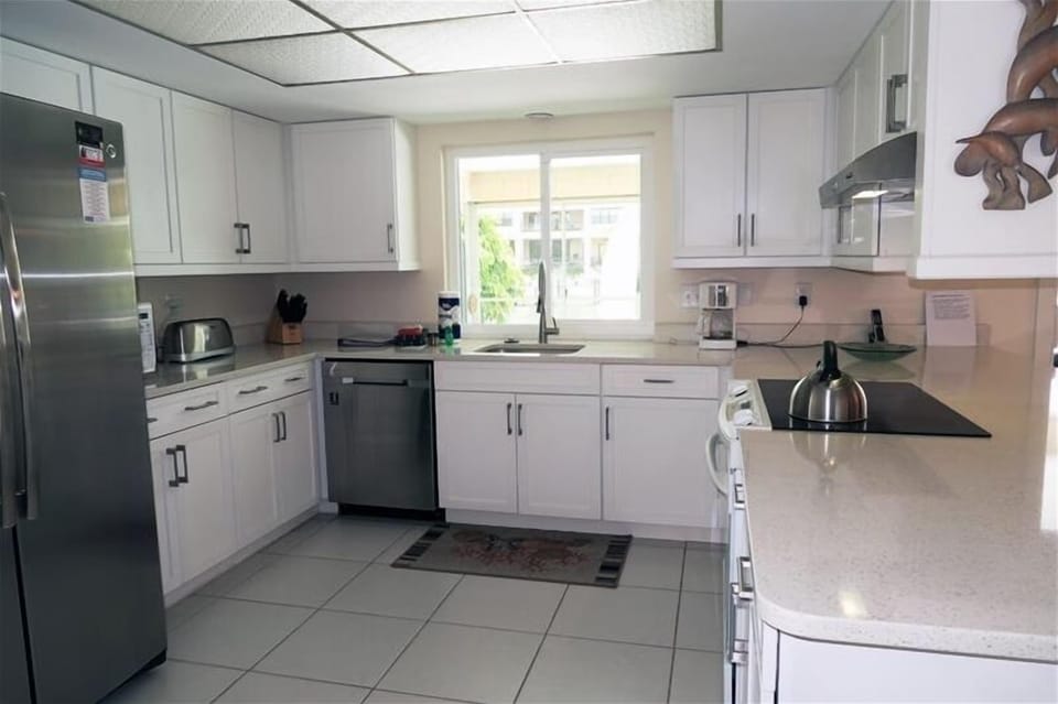 Lido Beach Retreat family room