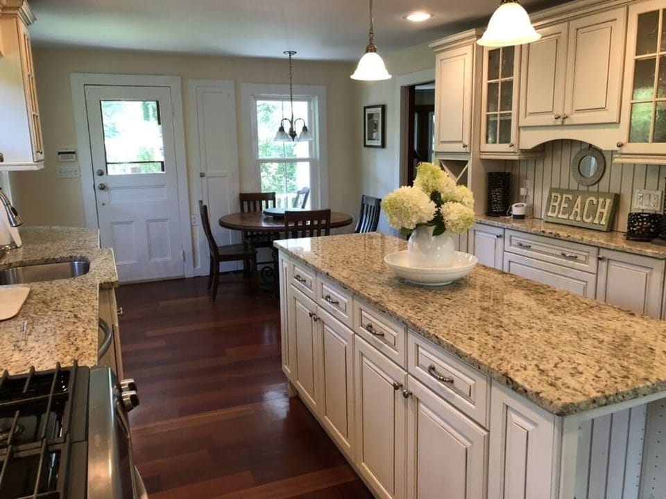 Kitchen Island seating for 4 - Table for 6
