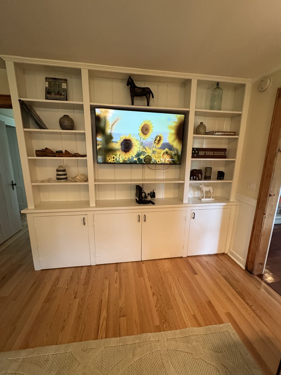 Living Room - 
2 couches -  2 club chairs - coffee tables
WIFI Smart TV & Cable