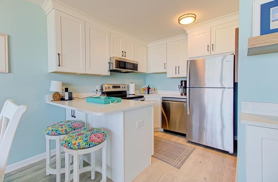 Atlantic Towers 405-large-010-005-KitchenBreakfast Bar-1500x986-72dpi