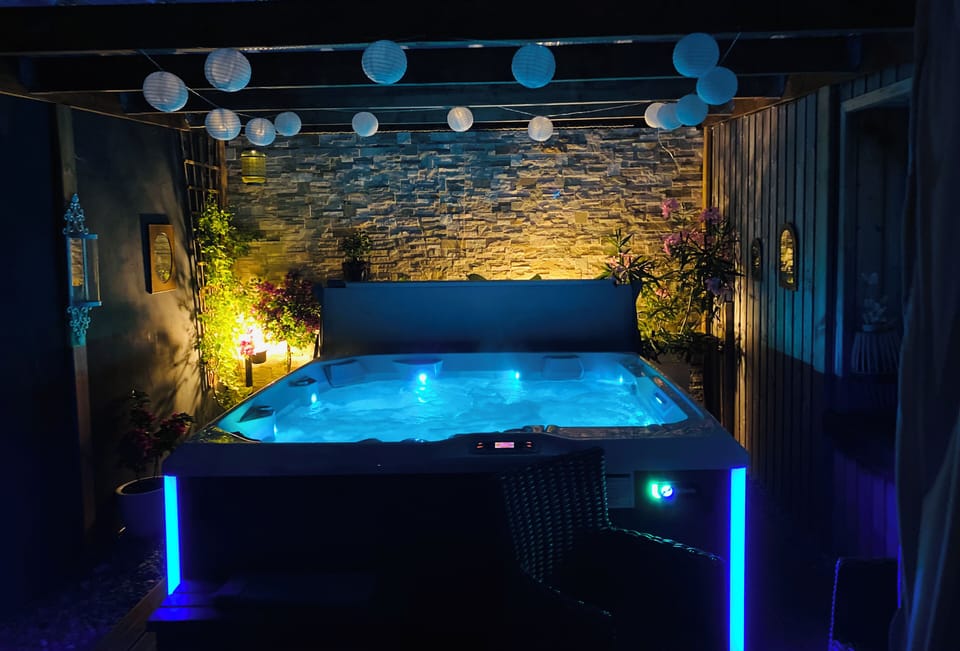Indoor spa tub