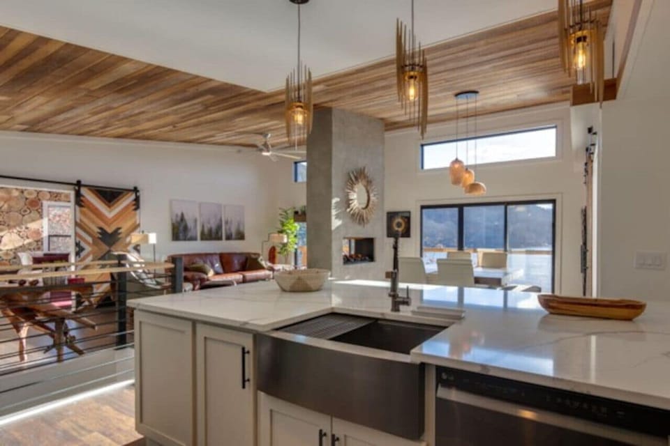 Prepare meals with a view!