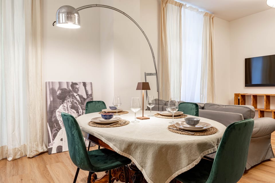 Dining table (3)