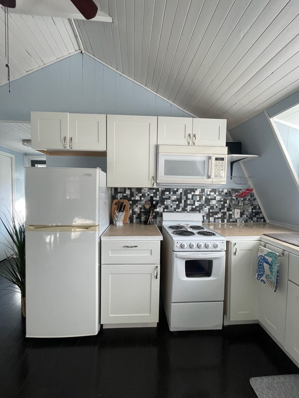 Full kitchen