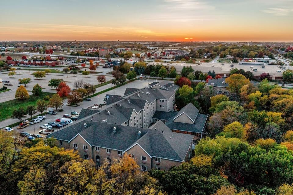 Soak in sweeping sunset views above this welcoming resort.