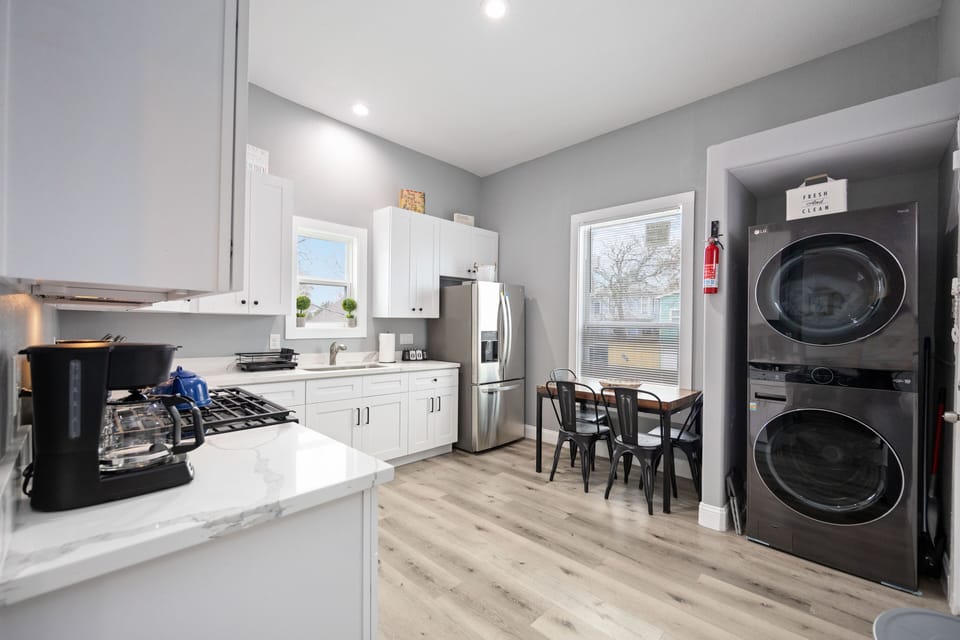 Kitchen/Washer Dryer