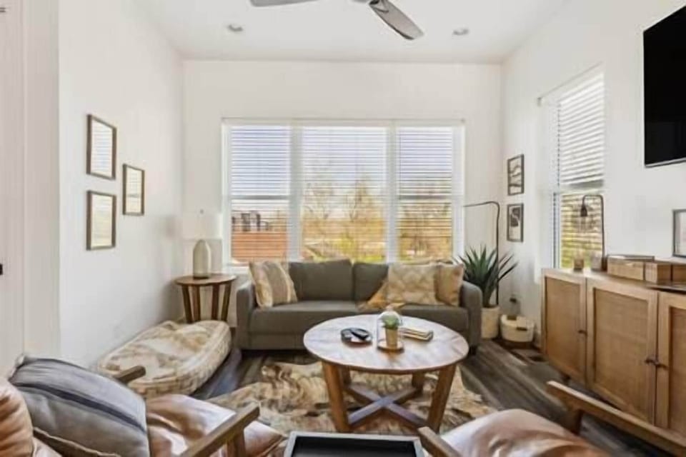 84ade23c-22eb-4b00-bf43-993ebb856189