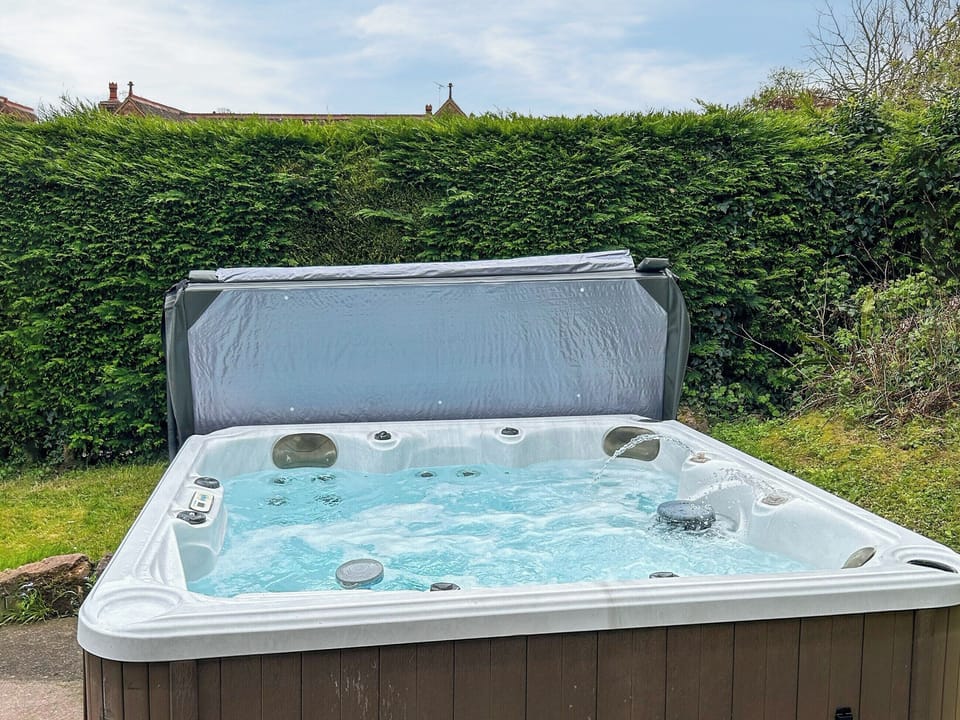 Jacuzzi | Pine Lodge - Shropshire Getaways, Bridgnorth and Ironbridge